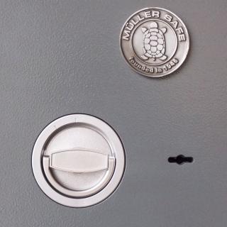 Сейф Muller Frankfurt 30001 S имеет тип замка: Ключевой