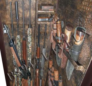 Сейф Gunsafe BS947.L43 Lux с типом замка:  Ключевой