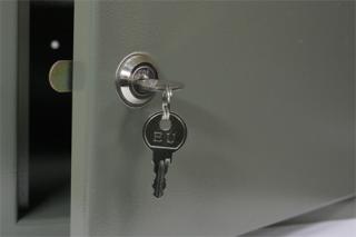 Шкаф Рипост ШЛ-2 имеет тип замка: Ключевой