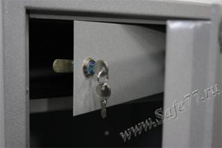 Шкаф Рипост СП 302 имеет тип замка: Ключевой