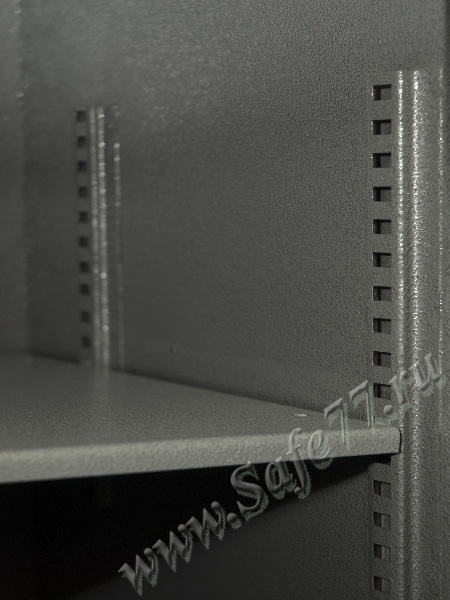 Шкаф Рипост СП 403 имеет тип замка: Ключевой