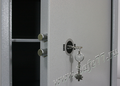Шкаф Рипост СП 202 имеет тип замка: Ключевой