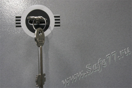 Шкаф Рипост СП 401 имеет тип замка: Ключевой